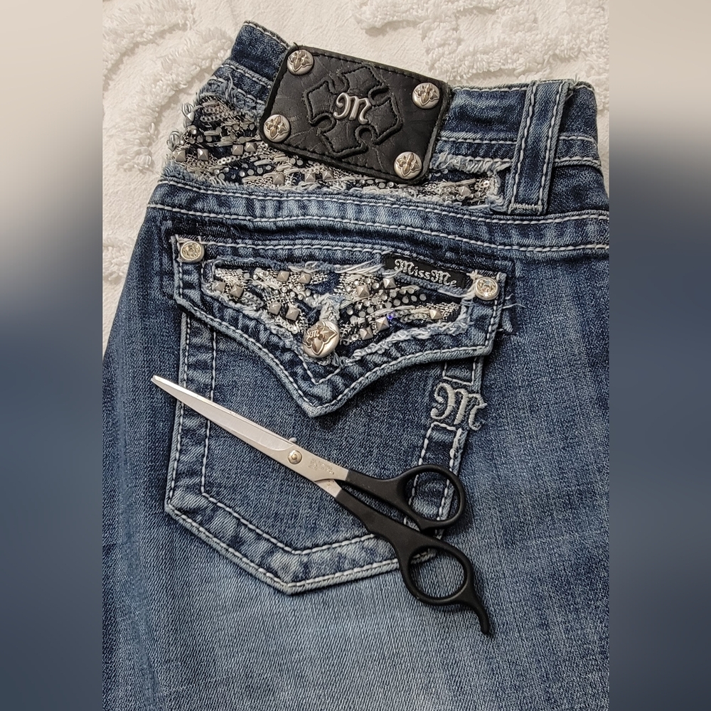 Miss Me Jean Size 27 READ DESCRIPTION - Cut off For Shorts or Repair Hole